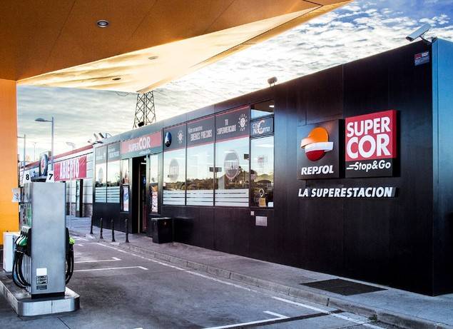 El Corte Inglés y Repsol obtienen la primera certificación de Europa en gestión de seguridad y salud para estaciones de servicio
