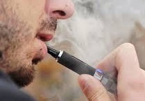 Las ventas de cigarrillos electrónicos caerán en España si el Gobierno aprueba la prohibición de su venta por Internet