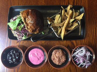 El restaurante Diurno presenta “la hamburguesa más sana del mundo” diseñada por su chef, Luis Miguel Moreno