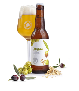 La Chinata presenta la primera cerveza artesana aromatizada con aceitunas