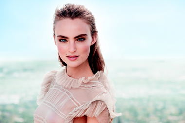 Clarins nos adelanta las tendencias en maquillaje para la próxima primavera