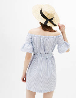 Las rayas se cuelan también entre las tendencias de Bershka