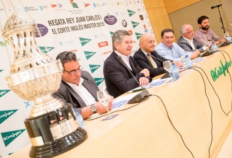 La presentación contó con la asistencia de Juan José Durán, Presidente de Portos de Galicia; José Manuel Blanco, Director de Comunicación y Relaciones Externas de El Corte Inglés en Galicia; Santos Héctor, Diputado Provincial de la Provincia de Pontevedra; Jesús Sueiro, Concejal de Deportes del Ayuntamiento de Sanxenxo; Manuel Villaverde, Presidente de la Federación Gallega de Vela y Pedro Campos, Presidente del Real Club Náutico de Sanxenxo.