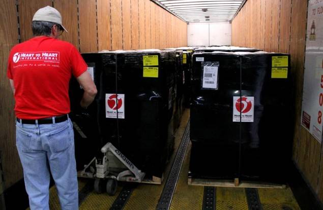 FedEx promete 1 millón de dólares para apoyar la Crisis de Inmigrantes Europea