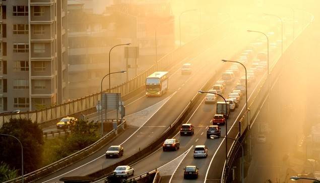Cuatro de cada diez españoles desconoce que los coches diésel contaminan más
