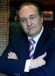 El periodista y escritor Javier Castro-Villacañas, uno de los autores del libro.