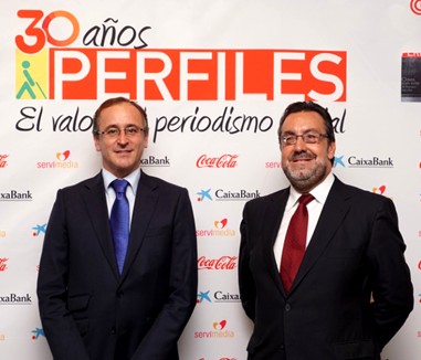 El ministro de Sanidad, Servicios Sociales e Igualdad, Alfonso Alonso, junto al presidente de la ONCE y su Fundación, Miguel Carballeda.