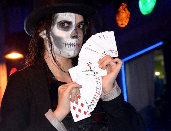 Marina dOr propone el Halloween más terroríficamente divertido