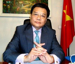 Duong Truong Trieu, Excelentísmo Embajador de la República Socialista de Vietnam.