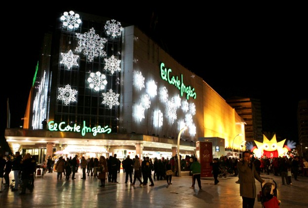 El Corte Inglés lanza 1.000 millones de euros en créditos para compras navideñas