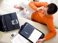 Más de un 90% de los españoles cree que extender el teletrabajo mejoraría la situación del tráfico y del transporte público