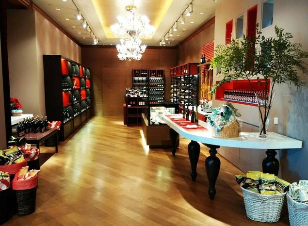 El Corte Inglés empieza a vender en China productos de alimentación made in Spain