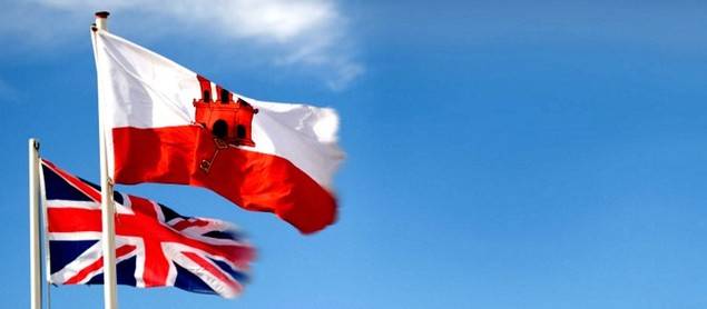 El eurodiputado Enrique Calvet se ha quejado formalmente porque la bandera de la colonia británica de Gibraltar ondeara en el Parlamento Europeo durante una visita del Rey Felipe VI.