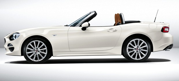 El nuevo Fiat 124 Spider es una mirada al pasado, pero con tecnología y seguridad del presente