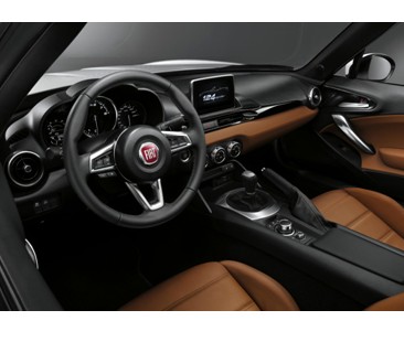 El nuevo Fiat 124 Spider es una mirada al pasado, pero con tecnología y seguridad del presente