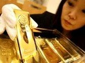El oro siempre tiene tendencia a acapararse en tiempos de crisis financieras, que es justamente cuando mayor precio tiene.
