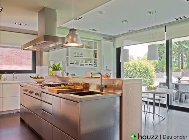 Las cocinas evolucionan y se convierten en el centro neurálgico del hogar