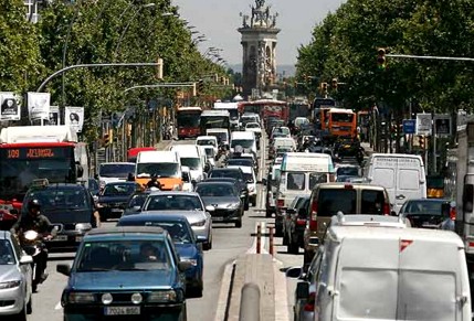 Tener un coche en propiedad en Madrid o Barcelona cuesta más de 16 euros cada hora