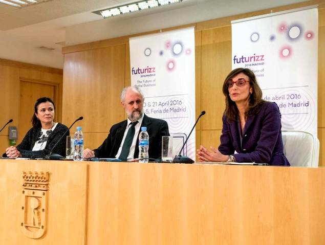 En la foto, de izquierda a derecha, María José Navarro, Luis Cueto y Regina Defarges Pons.