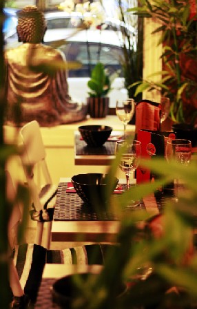 Platos renovados de la cocina tradicional oriental en el restaurante Luos