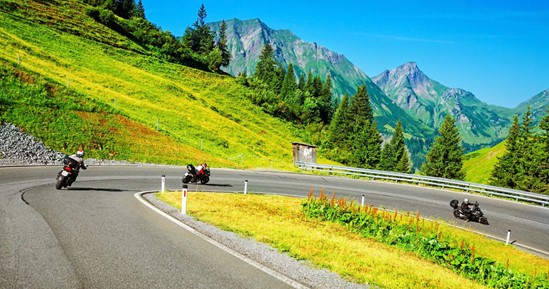 Cómo tomar las curvas en moto