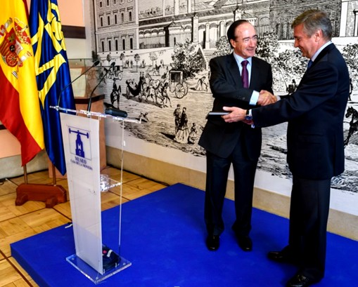 El Presidente de la FNMT-RCM recibe del Subsecretario de Asuntos Exteriores y Cooperación la “Placa de Honor de la Real Orden de Isabel la Católica'.