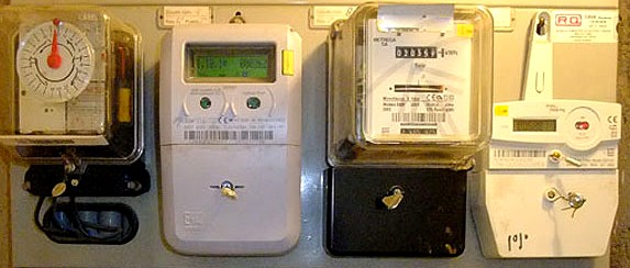 Asociaciones de consumidores denuncian la indefensión de los usuarios cuando la empresa les acusa de haber alterado el consumo eléctrico