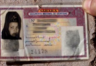 Muchos antiguos habitantes de la provincia del Sahara español aún conservan sus viejos DNI, que les habilitan como ciudadanos españoles.