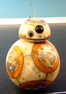Un auténtico BB8 de Star Wars celebra la llegada del filme a Movistar+