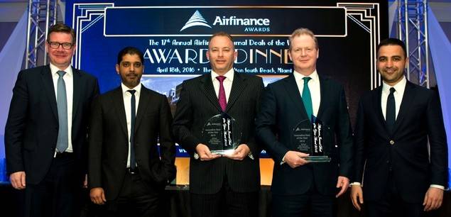 El equipo financiero de Etihad Airways. De izquierda a derecha Ulf Huttmeyer, Vicepresidente Senior de Finanzas; Bassam Al Mossa, Vicepresidente Corporativo de Inversiones y Filiales; el tesorero del grupo, Ricky Thirion; James Rigney, Director Financiero; and Nader Al Salim, Director Ejecutivo del asesor líder Goldman Sachs.