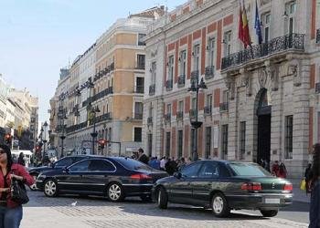 Los coches oficiales de los políticos cuestan 1200 millones de euros al año