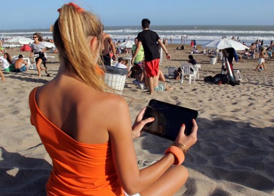 Los 10 peligros a los que los dispositivos electrónicos se enfrentan en verano