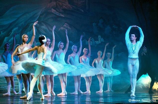 Brillante estreno en Madrid de 'El Lago de los Cisnes'