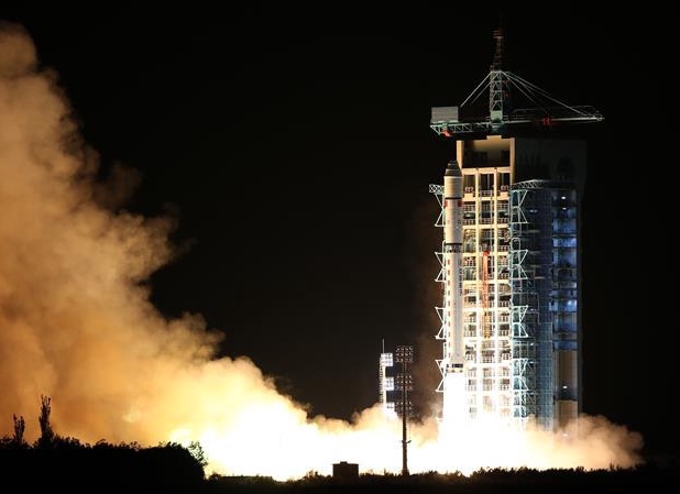 China lanza primer satélite de comunicación cuántica
