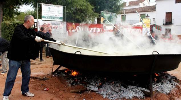 Todo preparado para que el Pisto Manchego Gigante de Villanueva de los Infantes alcance el Récord Guinness