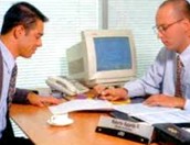 Pagar por tener el dinero en el banco, ¿cuál es el futuro de los ahorros de los españoles?