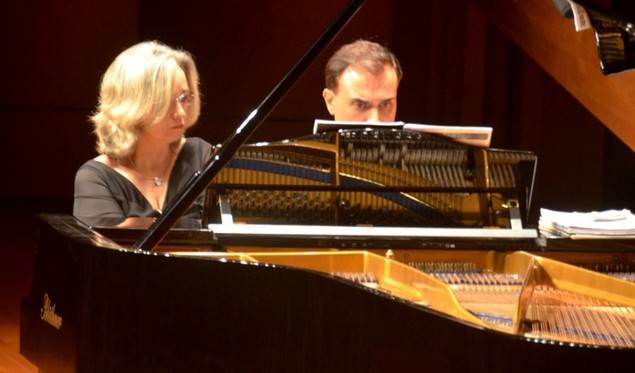 China se rinde a la magia del piano de Carles y Sofía Piano Dúo