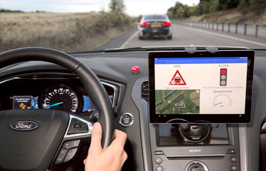 Ford prueba una nueva tecnología para optimizar los recorridos regulados por semáforos