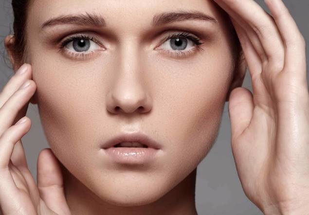 Cuatro faciales con efecto flash