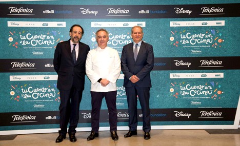 De izquierda a derecha, el director de Asuntos Públicos y Regulación de Telefónica, Carlos López Blanco; el embajador de Telefónica y chef, Ferran Adrià, y el consejero delegado de The Walt Disney Company para España y Portugal, Simón Amselem.