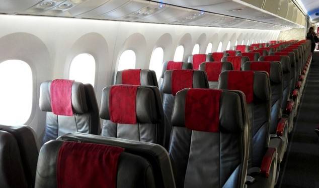 El Dreamliner de Royal Air Maroc pisa por primera vez suelo español