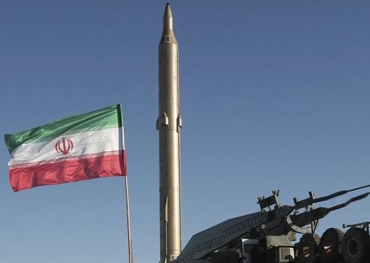 Irán prueba nuevos misiles durante un ejercicio aéreo de defensa