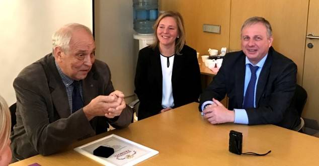 De izquierda a derecha, Victor Moiseev, la delegada en España de la Unión de Artistas de Rusia, Tatiana Solovieva y Eduard Sokolov, director del Centro Ruso de Ciencia y Cultura.