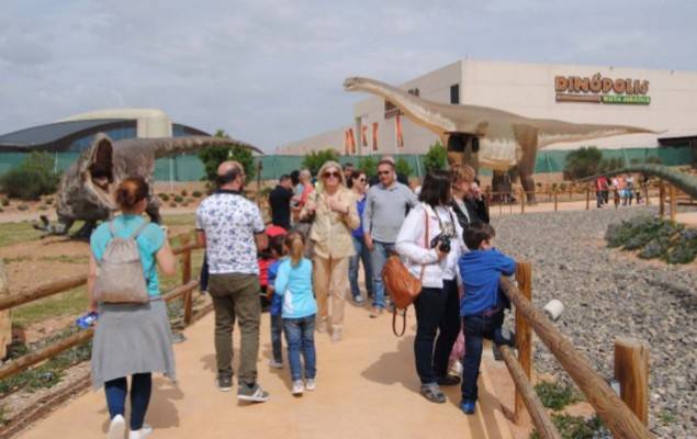 Territorio Dinópolis atrae a 17.634 visitantes durante esta Semana San ta