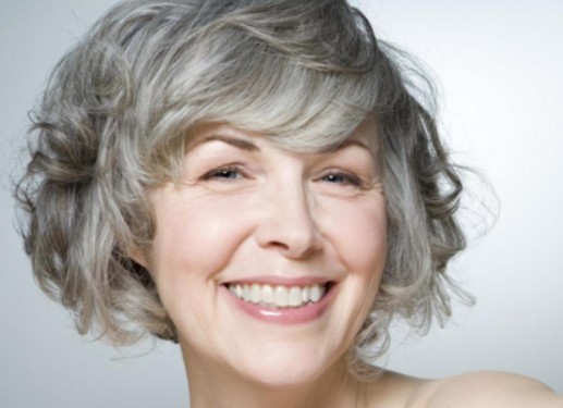 Extensiones de pestañas y cejas pasados los 60 años. p ros y contras