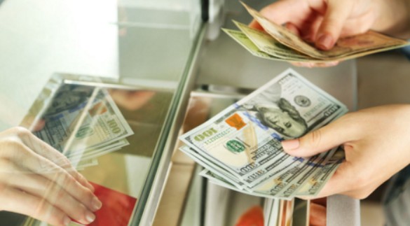 Cada extranjero residente en España envía 240€ a su país de origen