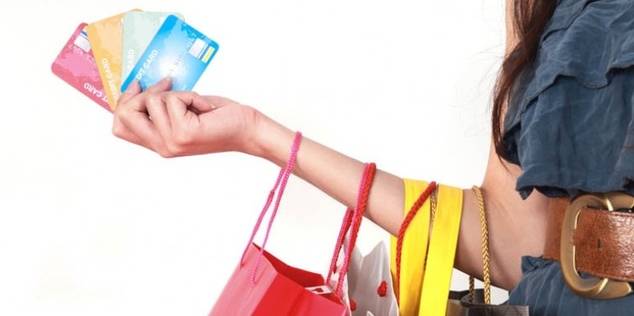 El importe de las compras realizadas con tarjetas bancarias en España creció un 10,75 % en 2016