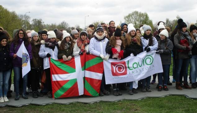 Jóvenes de diversos Institutos españoles durante el hermanamiento de Gernika y Auschwitz. © Foto: José Luis Barceló 2017