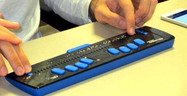 Los sordociegos ya pueden 'ver' la televisión sin necesidad de intermediarios