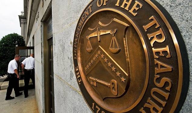 El dólar estadounidense baja en medio de la incertidumbre política